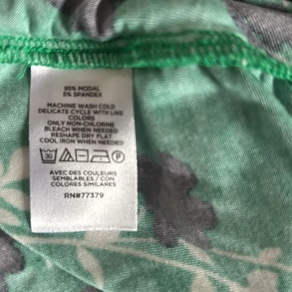 Ann Taylor wrap top with ruching on sides. - Picture 6 of 6